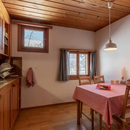 Chasa Curasch Apartman Scuol